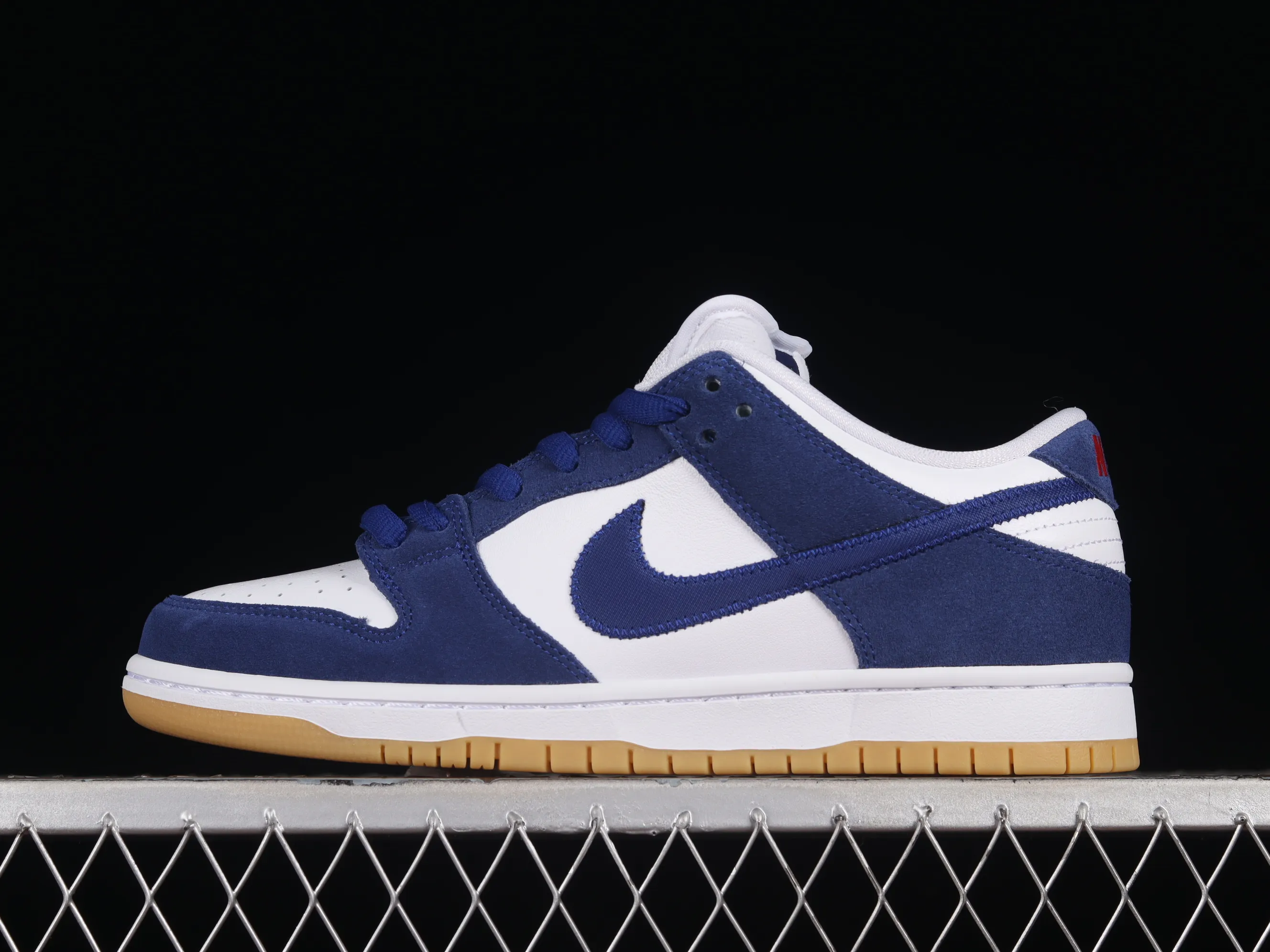 All Categories Nk SB Dunk Series Nk SB Dunk Low Low-top Sneakers M Version Pure Original Nk SB Dunk Low White Blue Los Angeles Dodgers SB Smashing Backboard Fashion Casual Sneakers DO9395-400